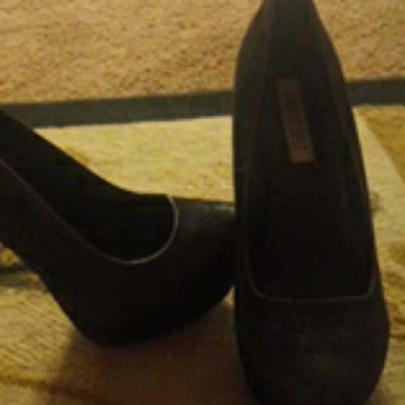 Shoes - Picture 2 of 5